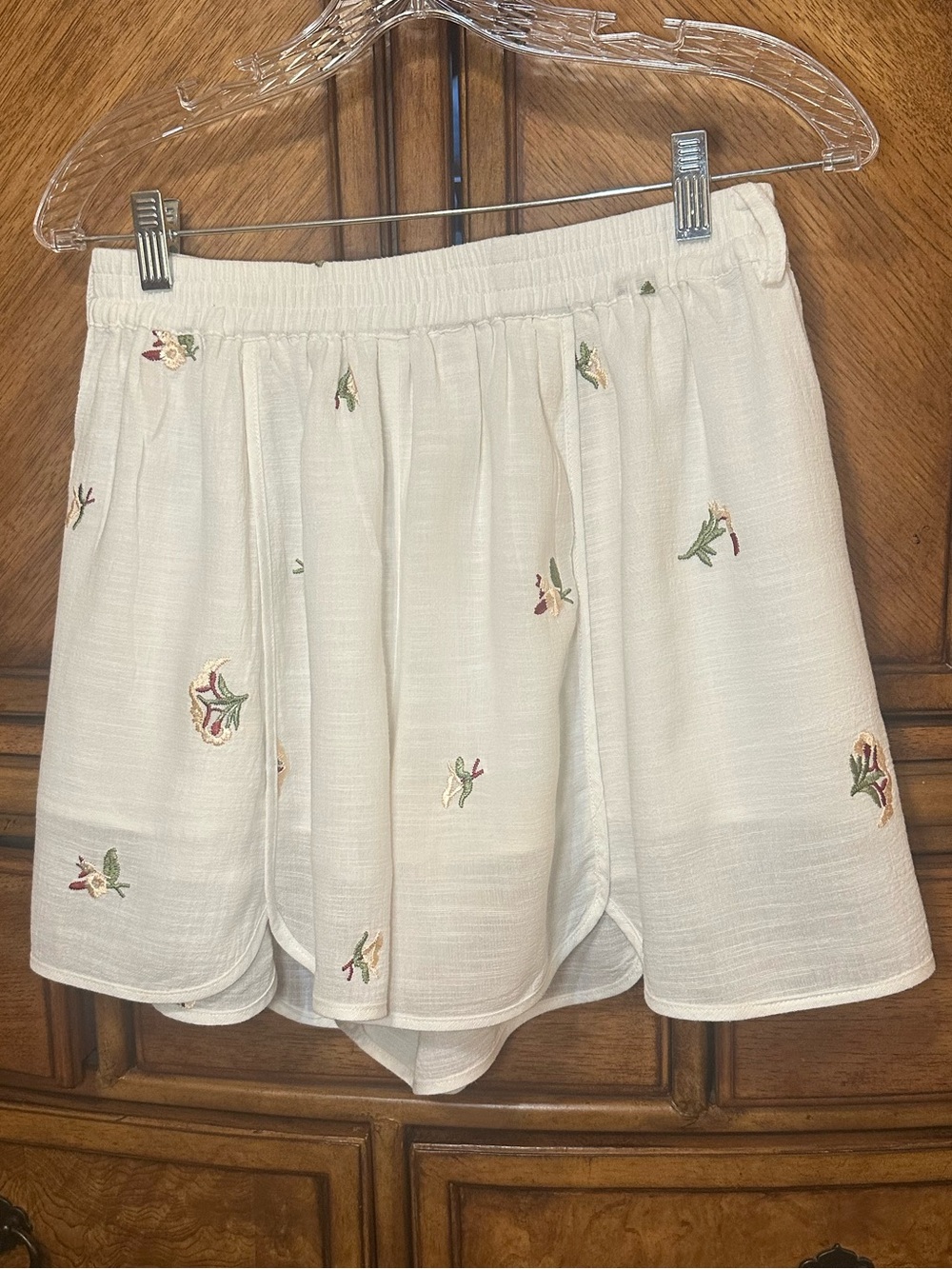 Sancia Eymara Ivory Embroidered Lined Pull-On Shorts Size M Resort Luxury - Picture 2 of 14